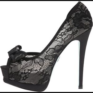 Betsy Johnson Vail black Lace heels Size 8